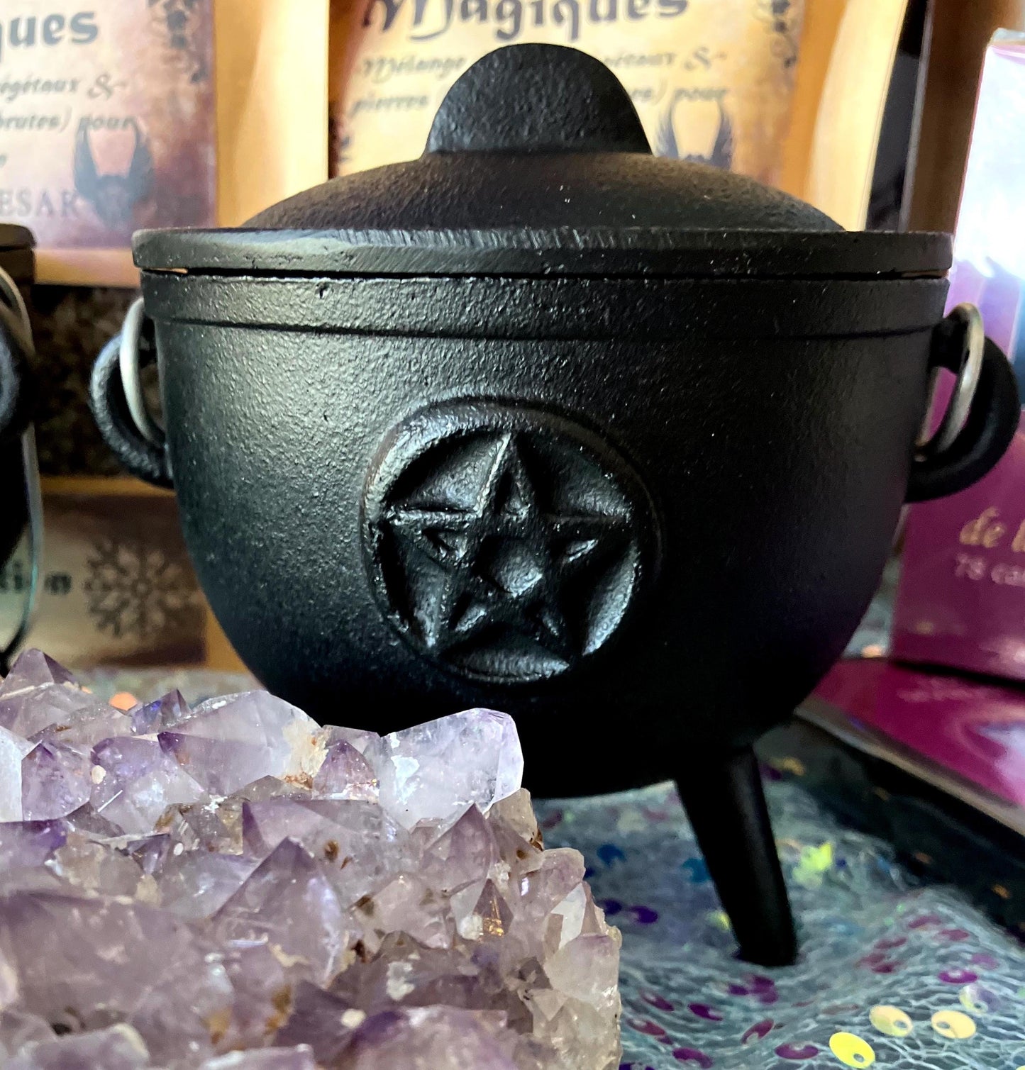 Medium-sized cast iron cauldron