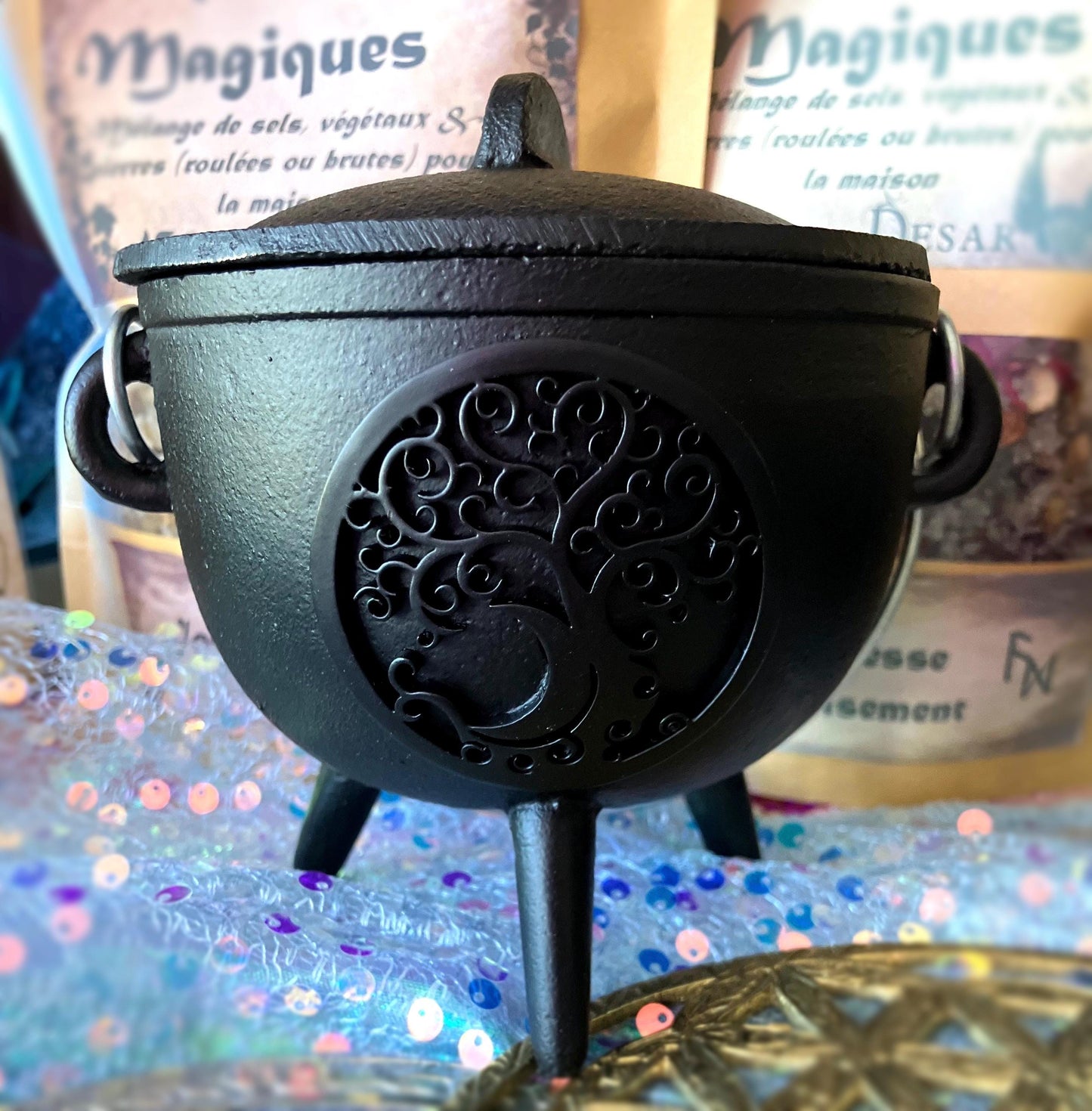 Medium-sized cast iron cauldron