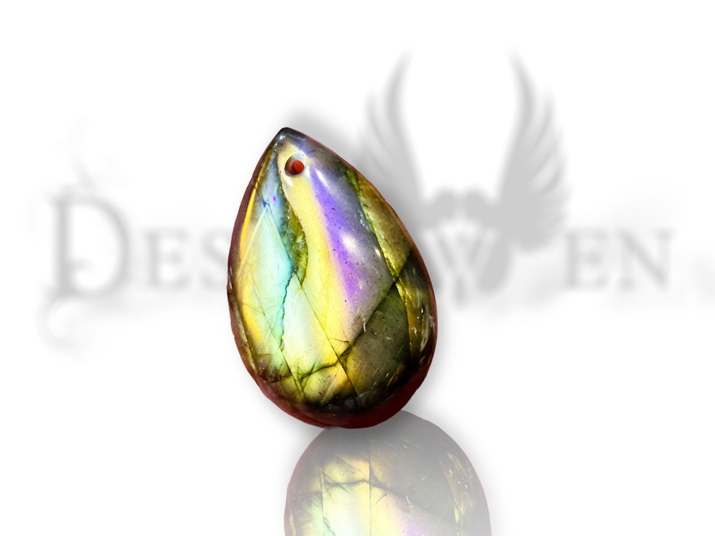 3D drop pendant with flashy labradorite reflections