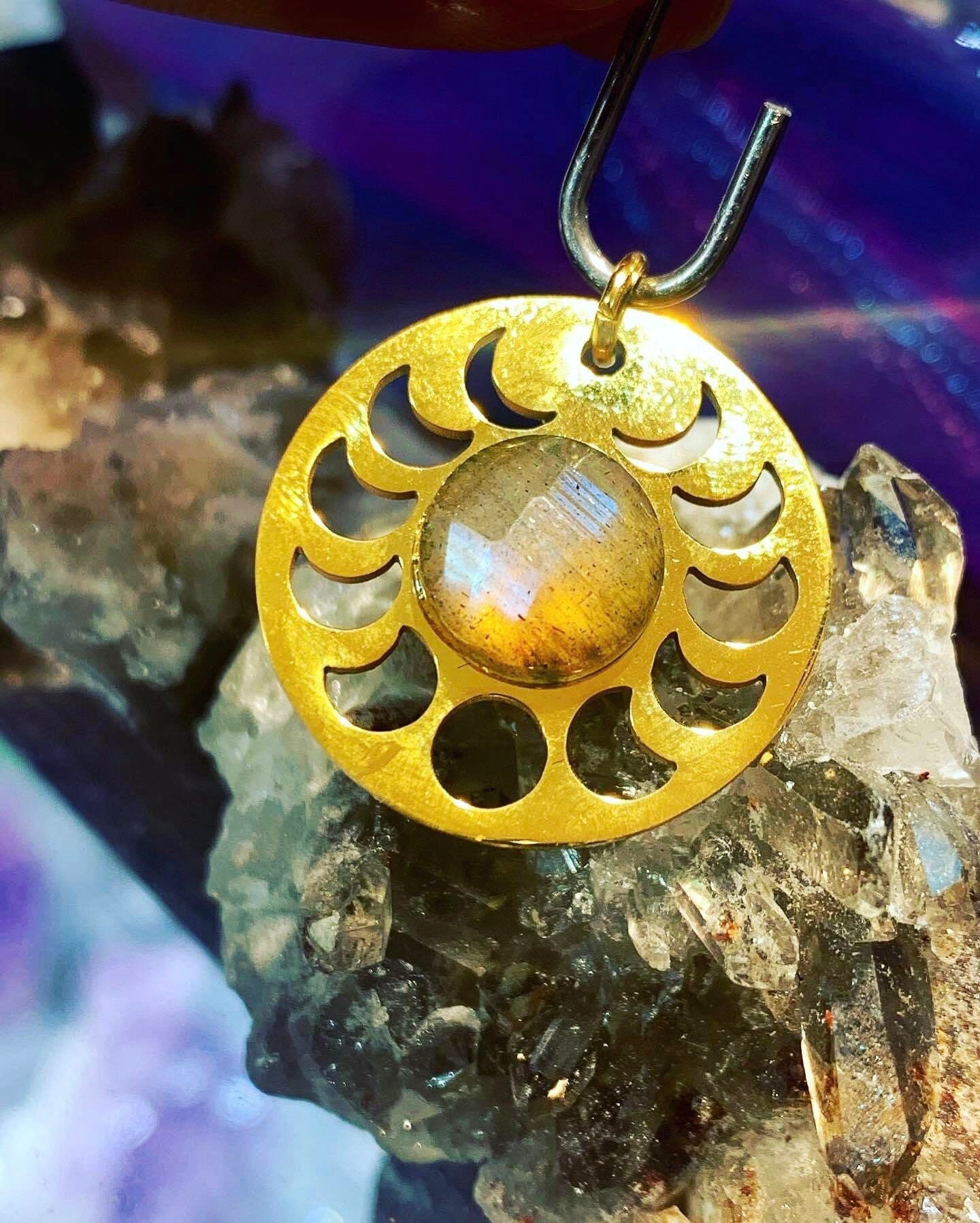 Gold-plated stainless steel labradorite moonphase pendant
