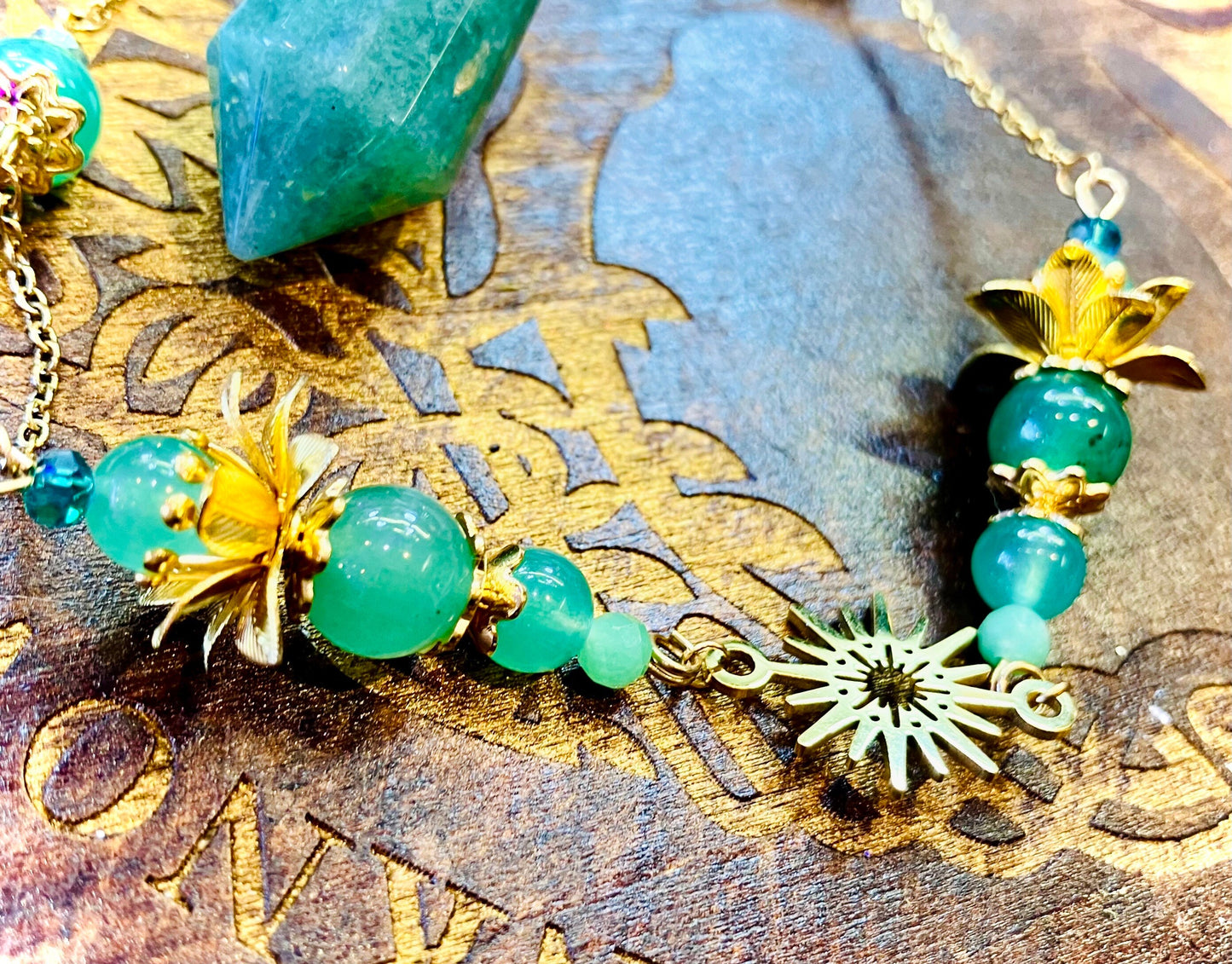 Green aventurine fairy pendulum, gold brass, 3D flower