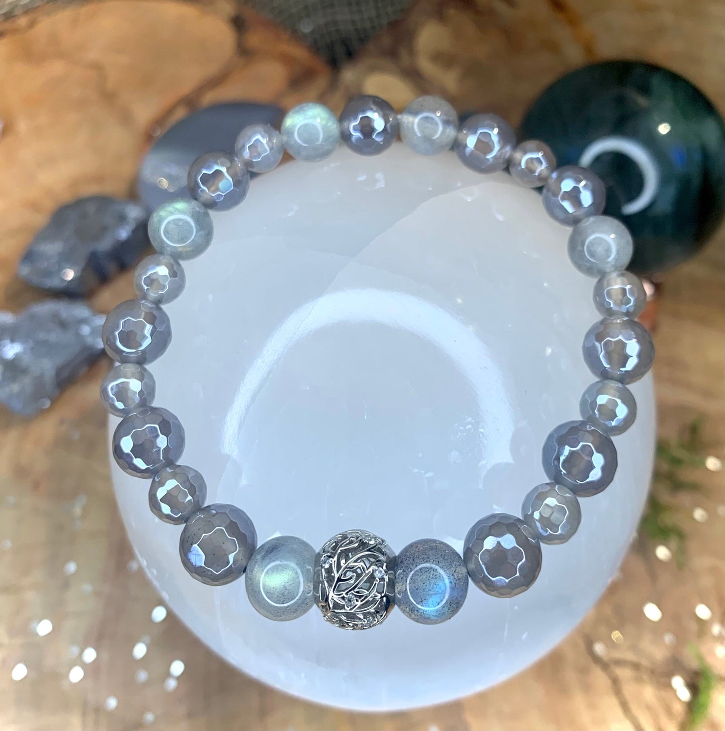 Labradorite agate spirituality and protection bracelet