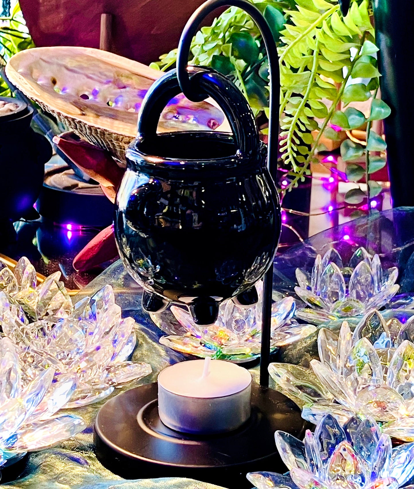 Hanging cauldron wax burner