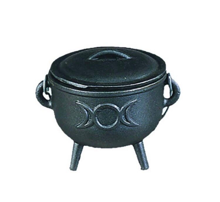 Medium-sized cast iron cauldron