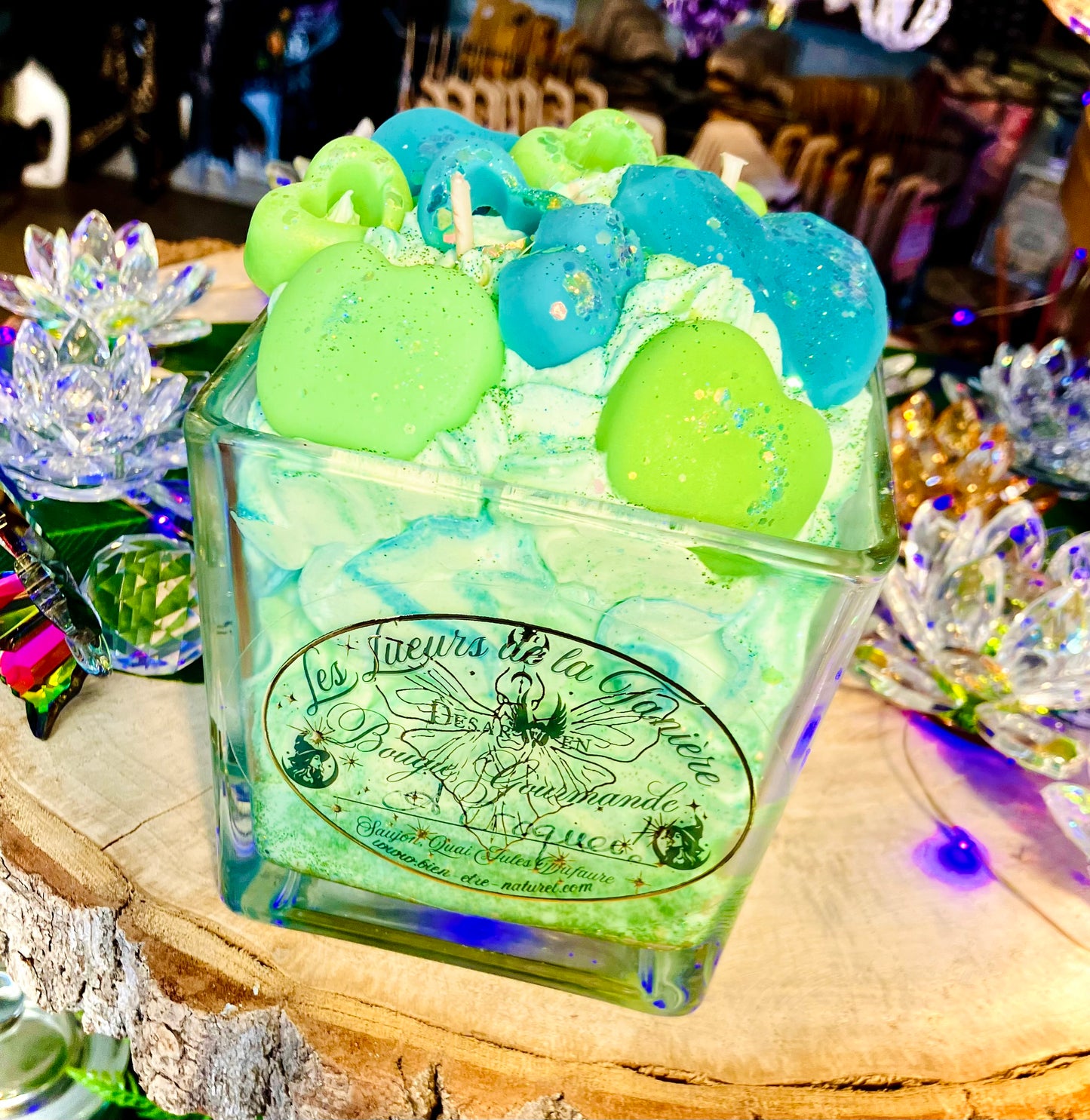 A delicious candle! XL size, tangy, gourmet scent of sweet apple