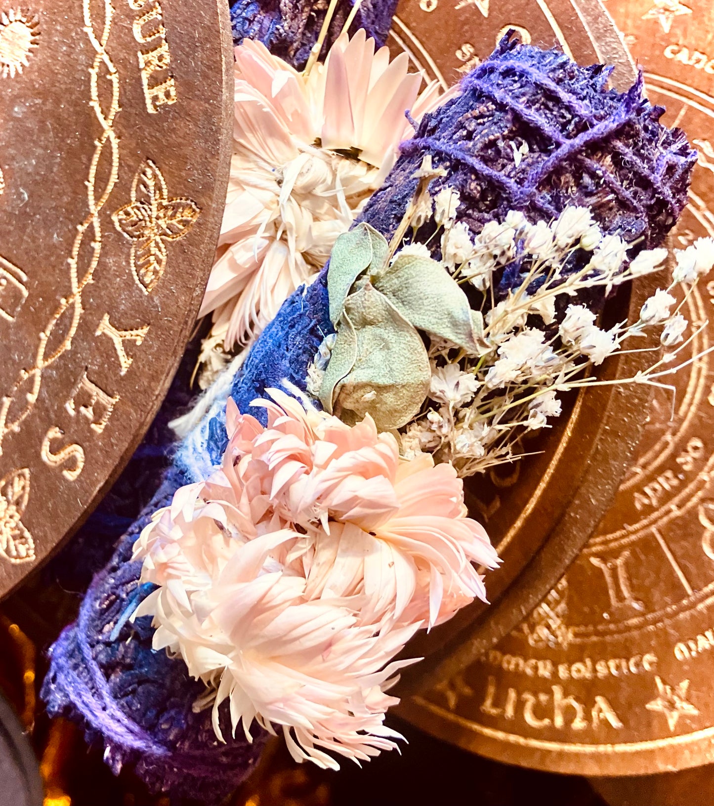 Blaues Salbeibündel mit Patchouli-Reinigungsschutz
