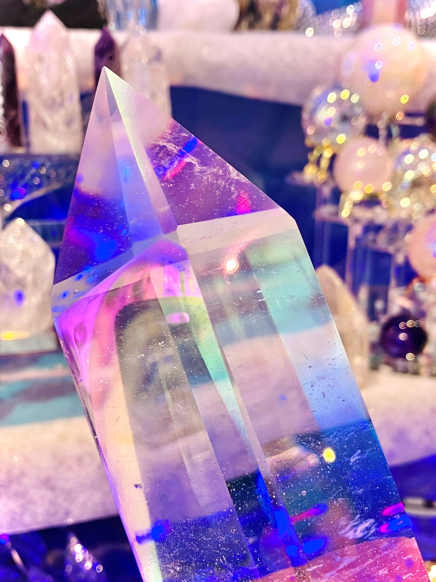Giant Point Aura Glass