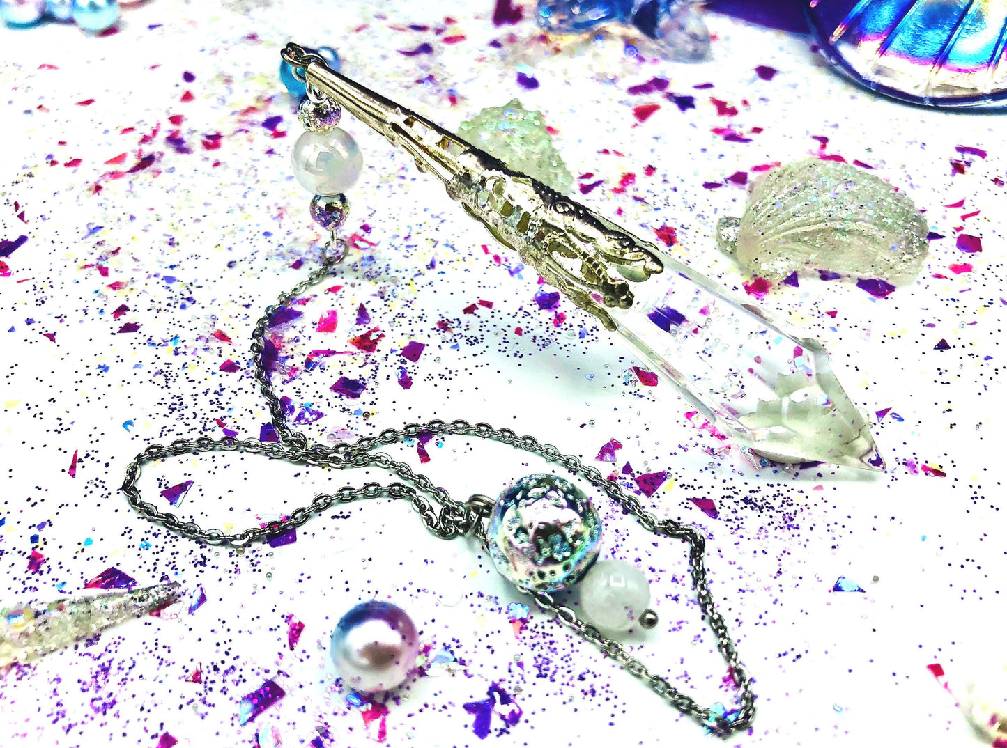 Glass and crystal pendulum