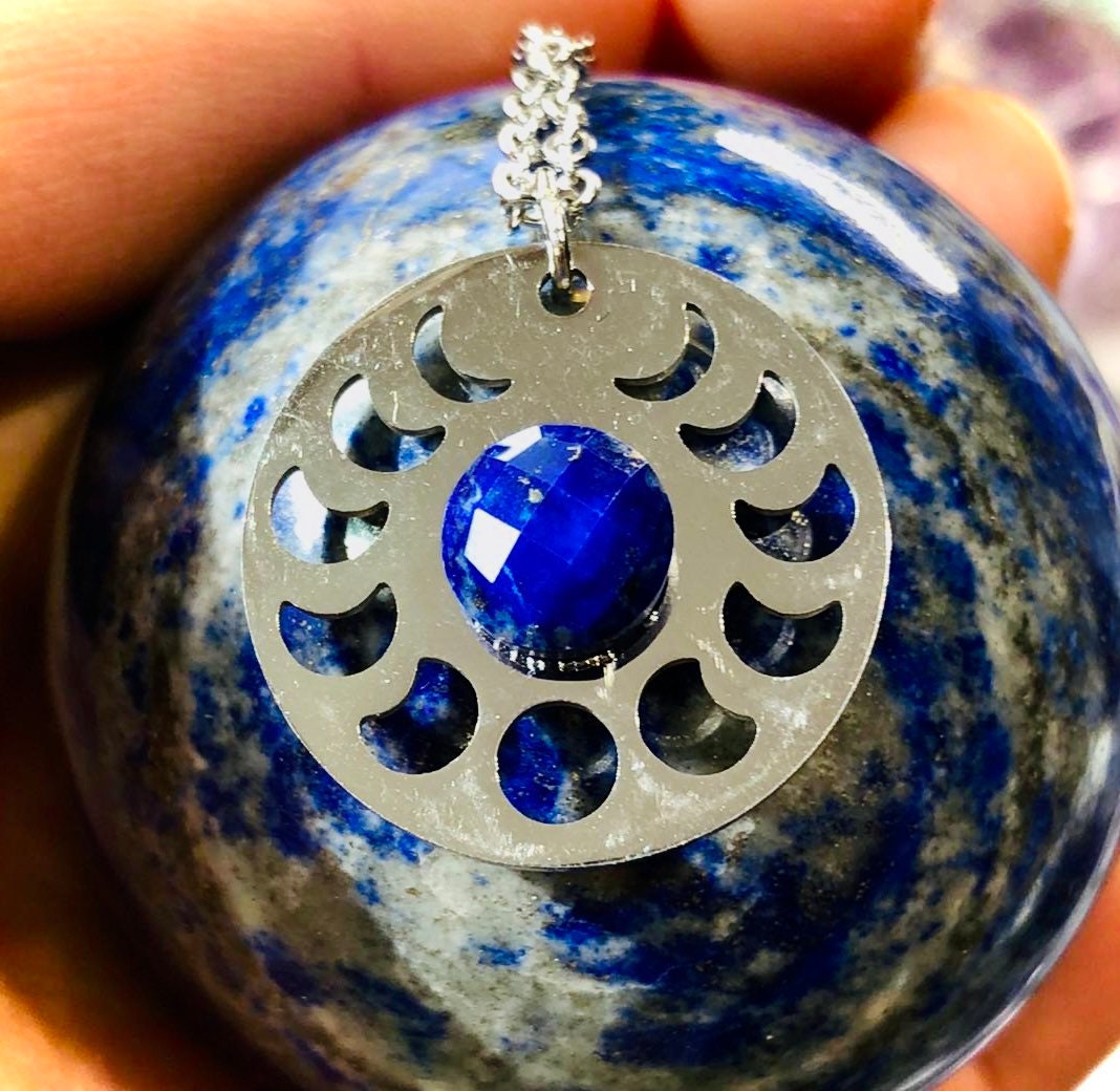 Moonphase pendant with silver-plated stainless steel and lapis lazuli