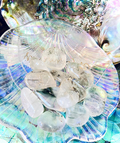 Quartz rutile vert roulé