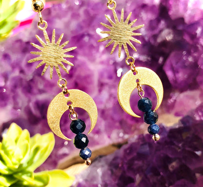 Boucle d oreille petit croissant de Lune soleil inox laiton saphir bleu à facette