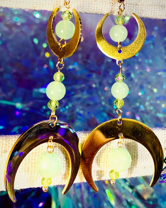 Green calcite moon phase brass earring