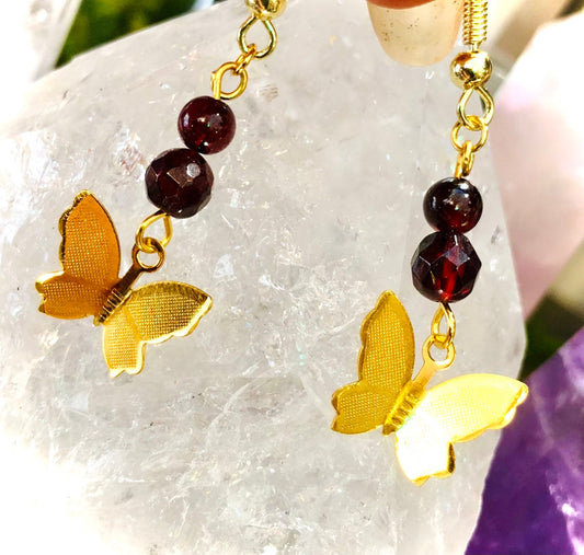 Butterfly earring in filigree metal, stainless steel, gold, garnet and faceted garnet