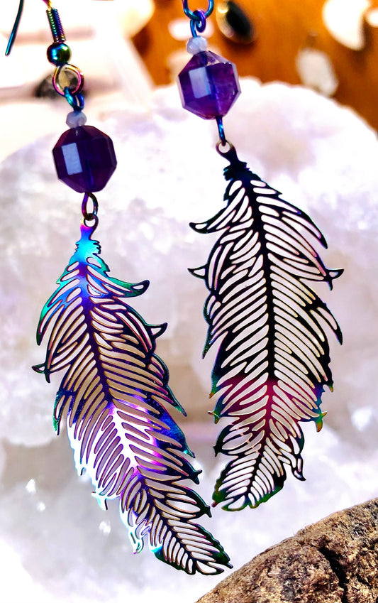 Filigree feather earring in iridescent metal and faceted amethyst
