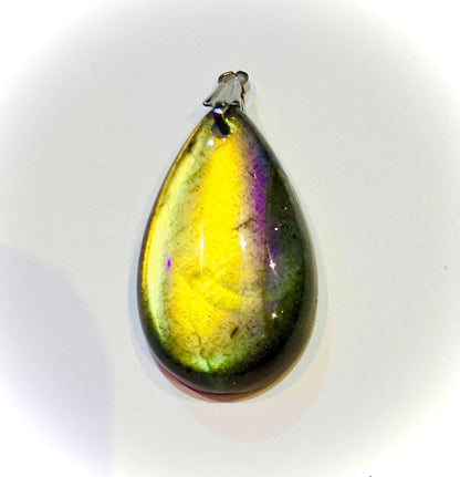Flat drop pendant with extra reflections of flashing labradorite
