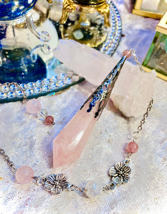 Pendule féerique quartz rose quartz fraise et cristal aura angel