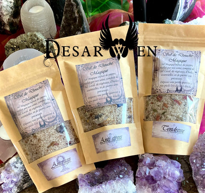 Ritualdusche mit magischen Salzen zur Reinigung