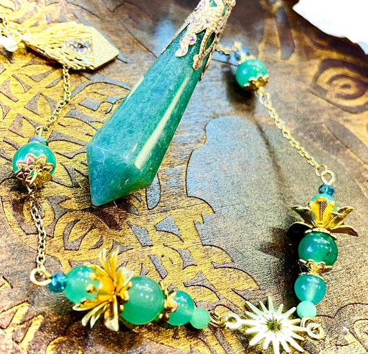 Pendule féerique aventurine verte laiton or fleur 3D