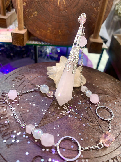 Pendule féerique quartz rose et agate blanche à facette