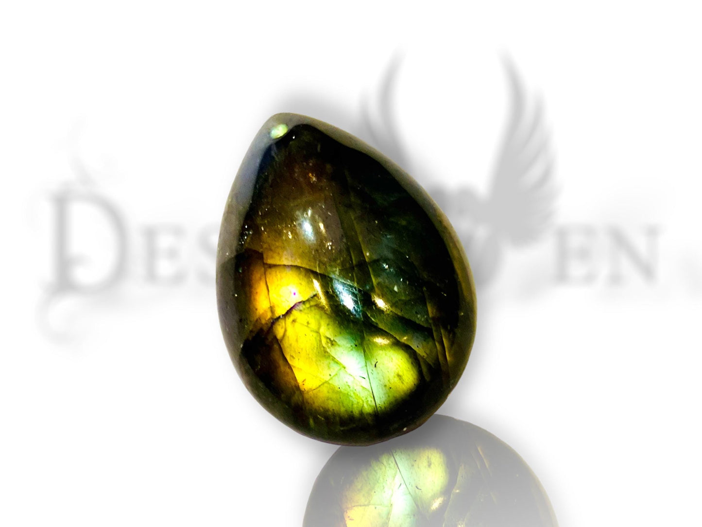 3D drop pendant with flashy labradorite reflections