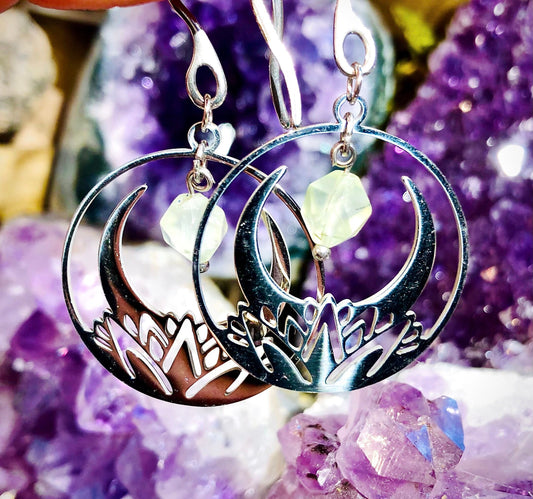 Lotus flower and prehnite earring