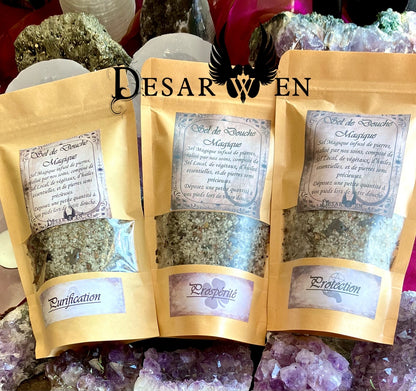Ritualdusche mit magischen Salzen zur Reinigung