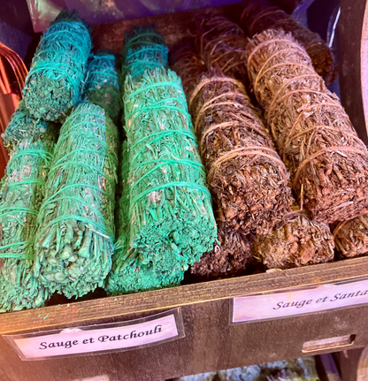 Blaues Salbeibündel mit Patchouli-Reinigungsschutz