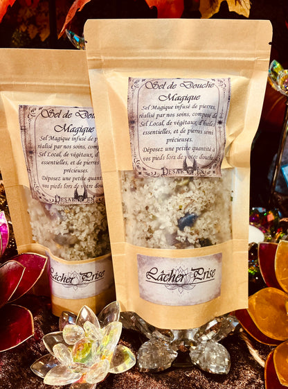 Ritualdusche mit magischen Salzen zur Reinigung