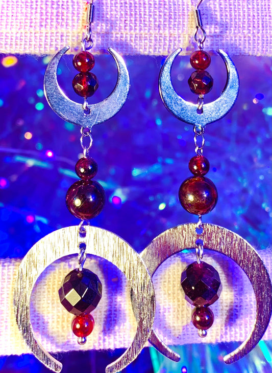 Brushed silver metal moon phase earring