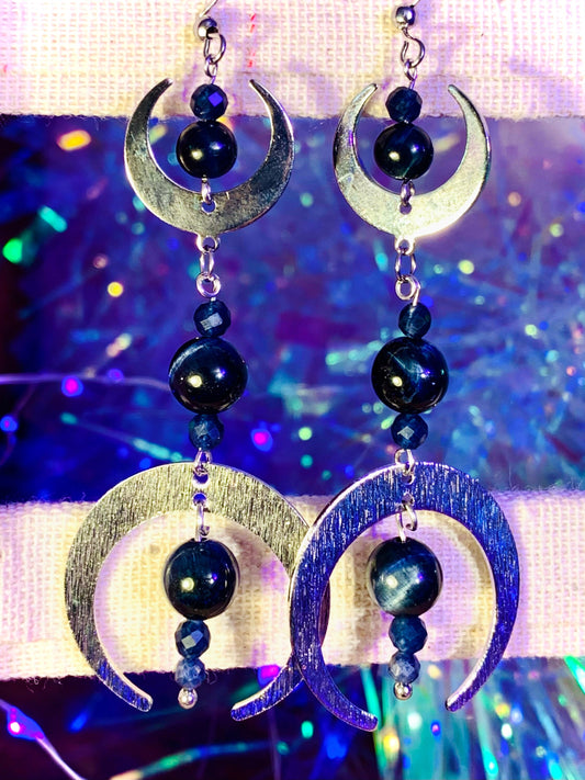 Brushed silver metal moon phase earring