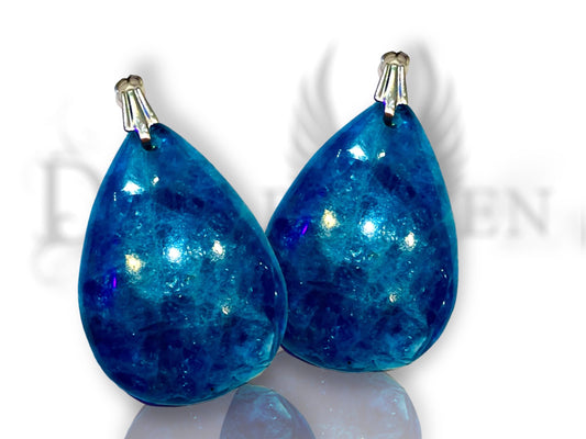 Extra blue apatite pendant, flat drop